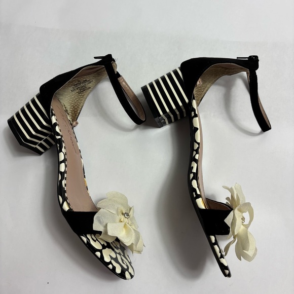 Betsey Johnson floral ankle strap heels - Picture 4 of 9